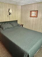 Camp Dragonfly Limit 10 3 Bedroom Home by RedAwning