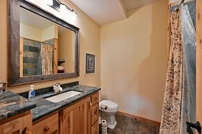 Osprey Lake Cabin 4 Bedroom Home by RedAwning
