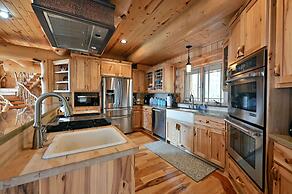 Osprey Lake Cabin 4 Bedroom Home by RedAwning