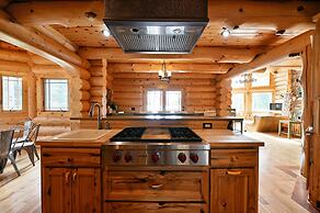 Osprey Lake Cabin 4 Bedroom Home by RedAwning