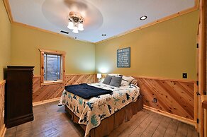 Osprey Lake Cabin 4 Bedroom Home by RedAwning