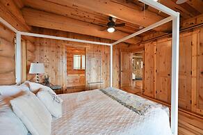 Osprey Lake Cabin 4 Bedroom Home by RedAwning