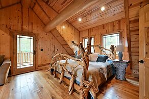 Osprey Lake Cabin 4 Bedroom Home by RedAwning