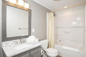 Oceans 2 4 Bedroom Condo by RedAwning