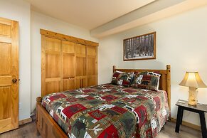 2656 Tenderfoot Lodge 2 Bedroom Condo by RedAwning