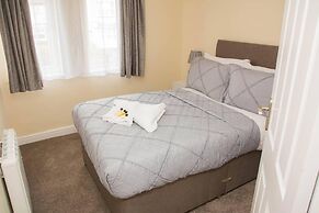 Charming 2-bed Apartment in Stroud