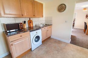 Charming 2-bed Apartment in Stroud