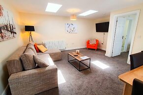 Charming 2-bed Apartment in Stroud