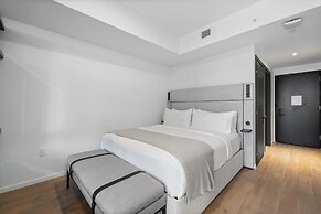 High-Floor Studio with Incredible Views