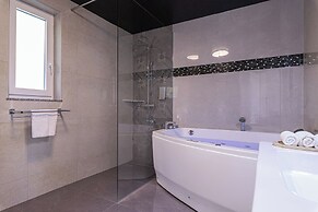 Lovely Villa Taja In Nature