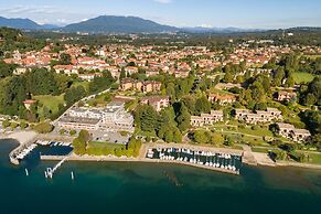 La Luna nel Lago Lake View Garden
