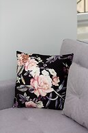 Cosy Studio With Balcony by Renters