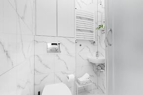 Cosy Studio With Balcony by Renters