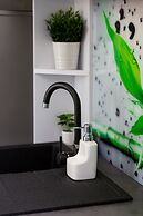 Cosy Studio With Balcony by Renters