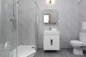 Metro Bielany Apartment by Renters