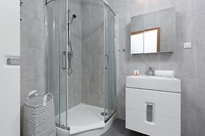 Metro Bielany Apartment by Renters