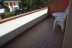 Cozy Flat in Residence With Swimming Pools - Beahost