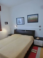 Cozy Flat in Residence With Swimming Pools - Beahost