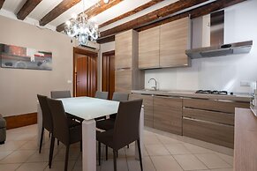Herion Palace Apt 1 by Wonderful Italy