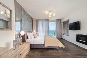 Niki's Villa - Luxury Seaview Villa!