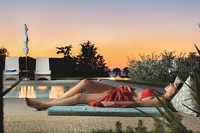 Niki's Villa - Luxury Seaview Villa!