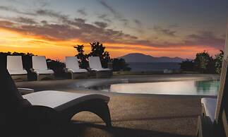 Niki's Villa - Luxury Seaview Villa!