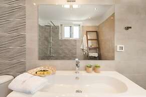 Niki's Villa - Luxury Seaview Villa!