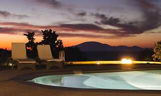 Niki's Villa - Luxury Seaview Villa!