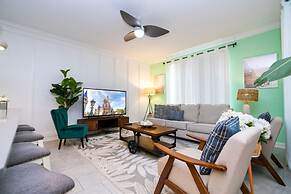 Vibrant Themed Home Prime Location