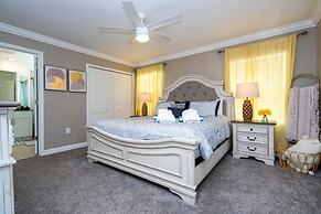 Vibrant Themed Home Prime Location