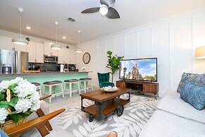 Vibrant Themed Home Prime Location