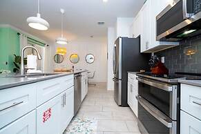 Vibrant Themed Home Prime Location