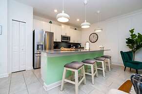 Vibrant Themed Home Prime Location