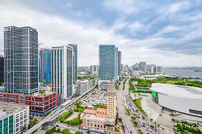 Bayside Studio Overlooking the city
