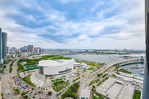 Bayside Studio Overlooking the city