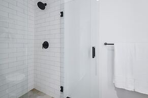 Bayside Studio Overlooking the city