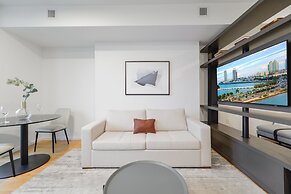 Bayside Studio Overlooking the city