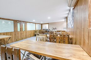 Fabhotel Anam International