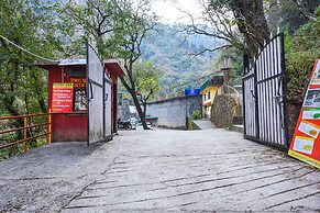 Fabhotel Kempty Lake Resort