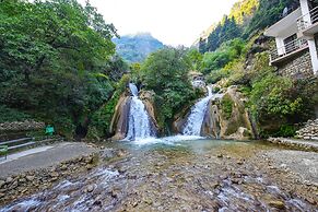 Fabhotel Kempty Lake Resort