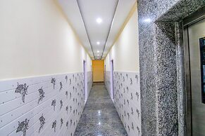Fabhotel Hari Residency