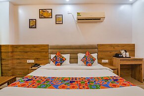 Fabhotel The Crestelia