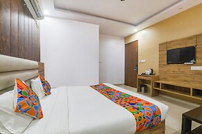 Fabhotel The Crestelia