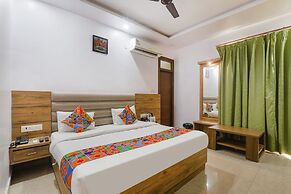 Fabhotel The Crestelia