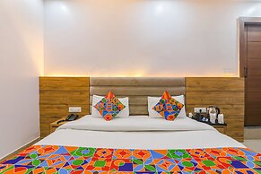 Fabhotel The Crestelia