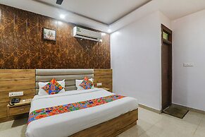 Fabhotel The Crestelia