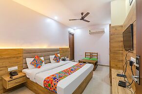 Fabhotel The Crestelia