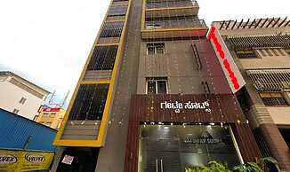 Fabhotel Gateway Suites