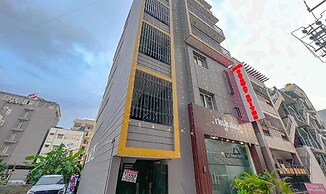 Fabhotel Gateway Suites