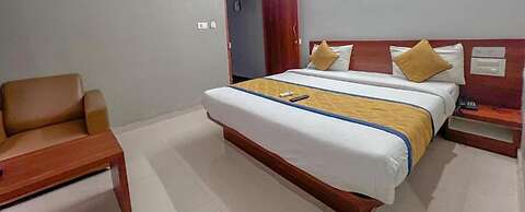 Fabhotel Gateway Suites